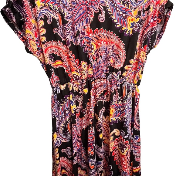 NWOT Short sleeve dress multi colour. 42” from the shoulder to the bottom - Picture 3 of 7